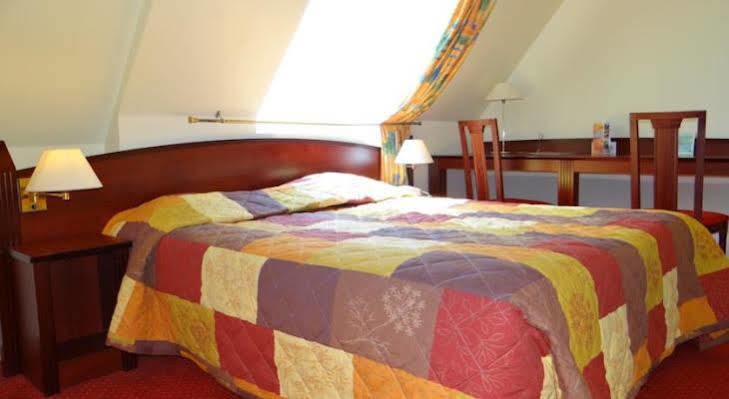 Hotel Crocus Caen Memorial Bagian luar foto