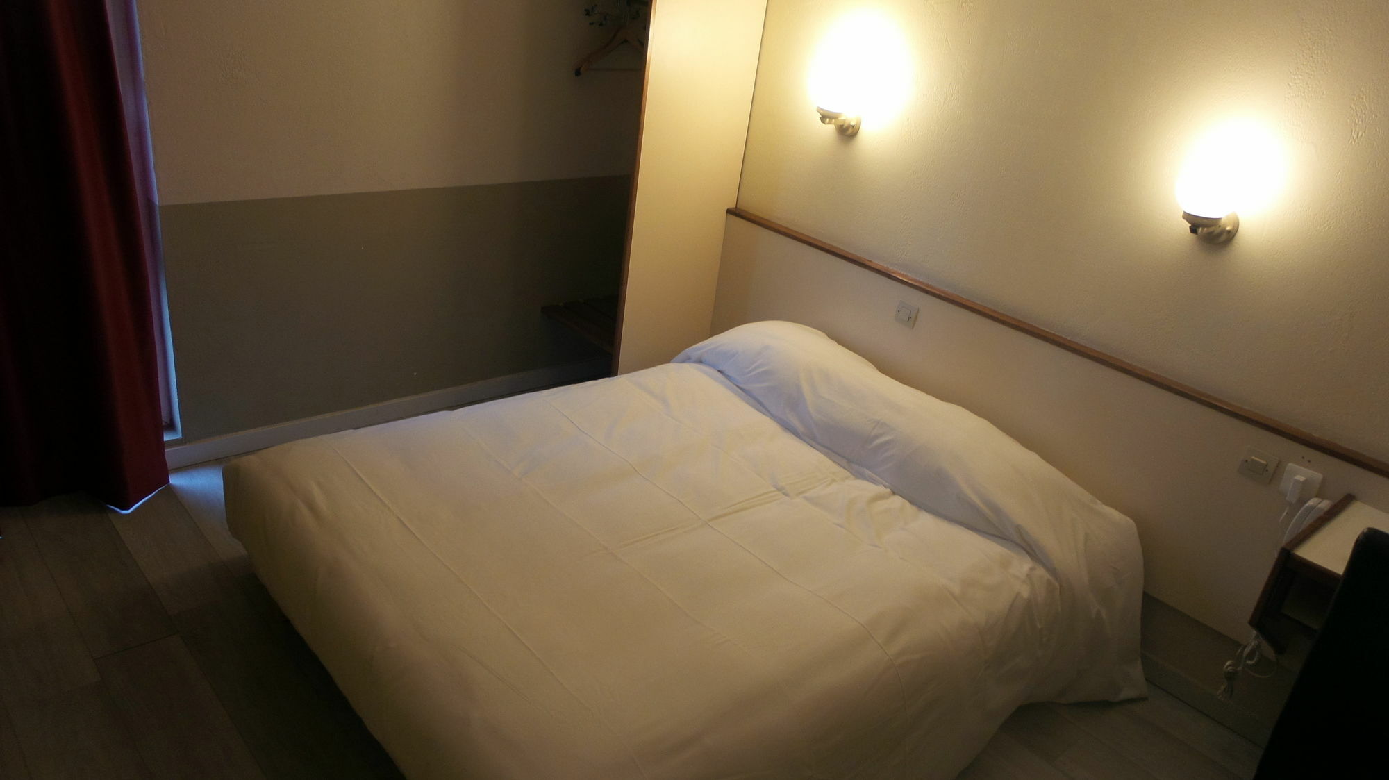 Hotel Crocus Caen Memorial Bagian luar foto