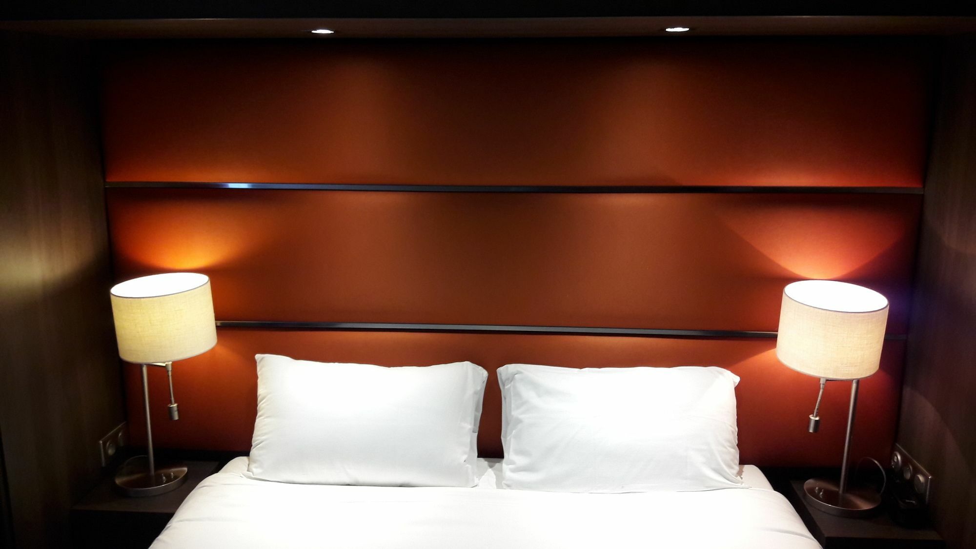 Hotel Crocus Caen Memorial Bagian luar foto